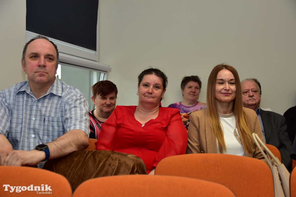 Wystawa, mówiąca o znaczeniu pracy w życiu człowieka. Dla wielu osób to dar, nie obowiązek