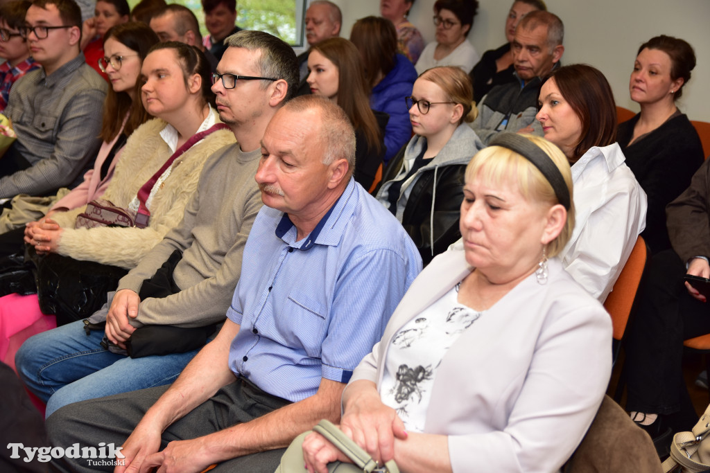 Wystawa, mówiąca o znaczeniu pracy w życiu człowieka. Dla wielu osób to dar, nie obowiązek