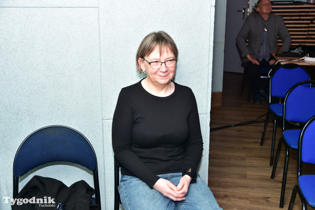Emerycka Szajka narozrabiała na scenie cekcyńskiego GOK-u. Premiera spektaklu i 10-lecie grupy „Szpakowatych”