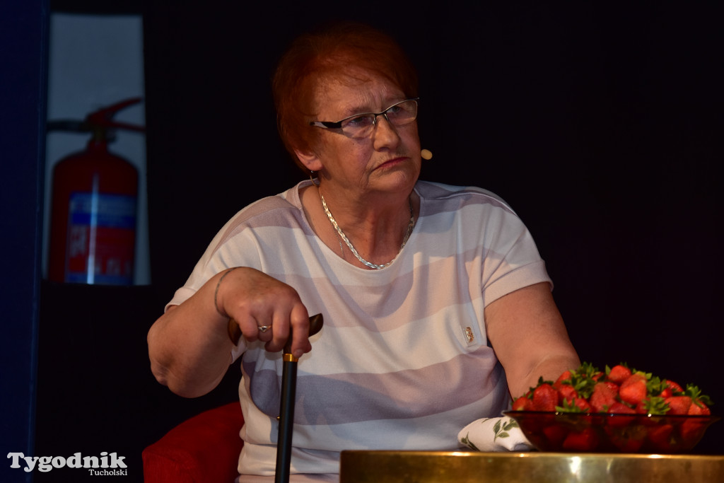 Emerycka Szajka narozrabiała na scenie cekcyńskiego GOK-u. Premiera spektaklu i 10-lecie grupy „Szpakowatych”
