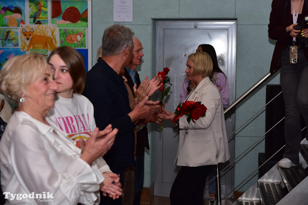 Emerycka Szajka narozrabiała na scenie cekcyńskiego GOK-u. Premiera spektaklu i 10-lecie grupy „Szpakowatych”