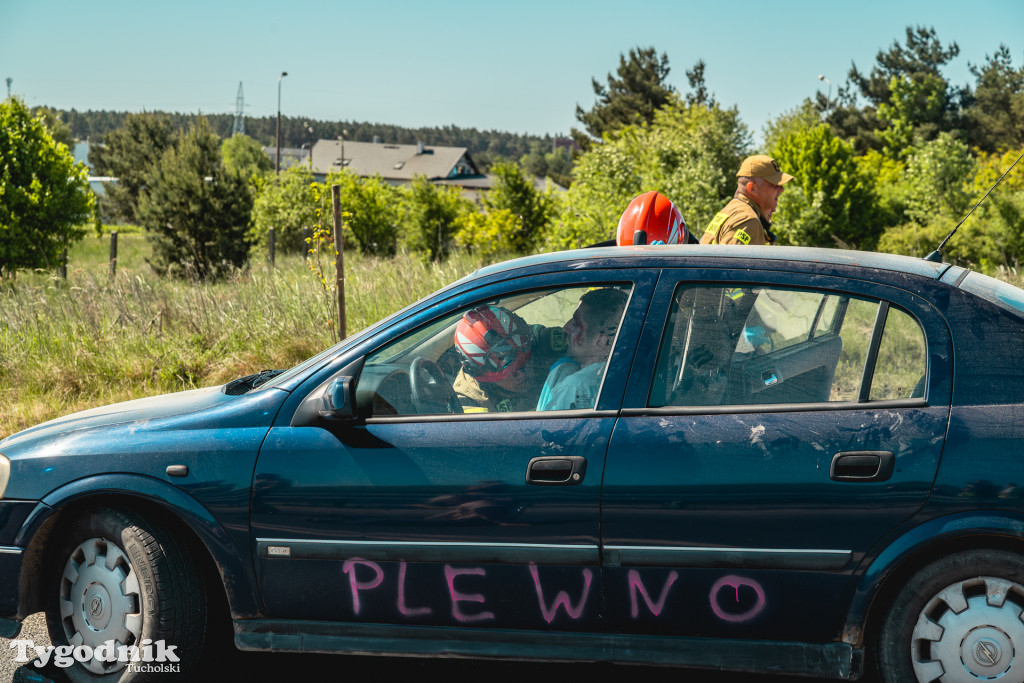 Gorąco na Cegielnianej w Tucholi. Wypadek masowy, dziesiątki strażaków