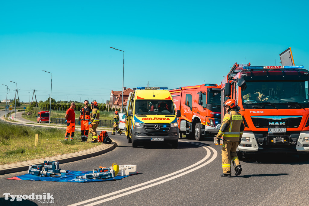 Gorąco na Cegielnianej w Tucholi. Wypadek masowy, dziesiątki strażaków