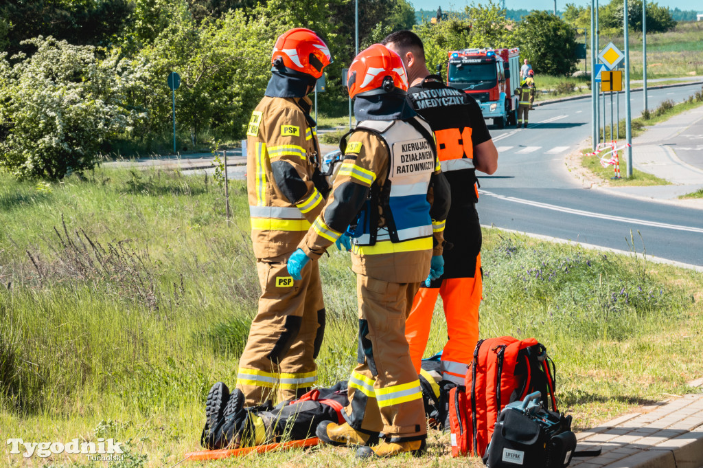 Gorąco na Cegielnianej w Tucholi. Wypadek masowy, dziesiątki strażaków