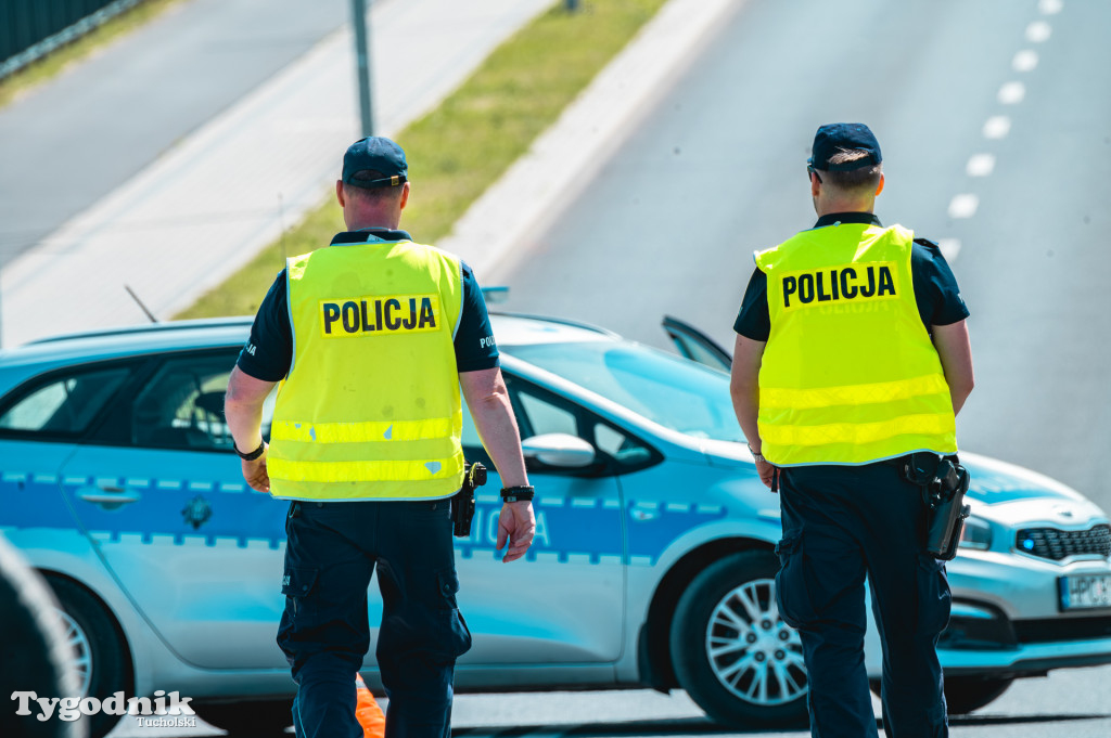Gorąco na Cegielnianej w Tucholi. Wypadek masowy, dziesiątki strażaków