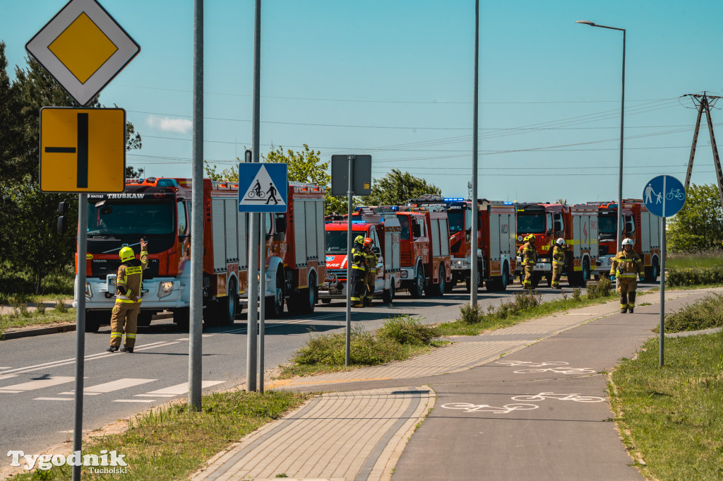 Gorąco na Cegielnianej w Tucholi. Wypadek masowy, dziesiątki strażaków