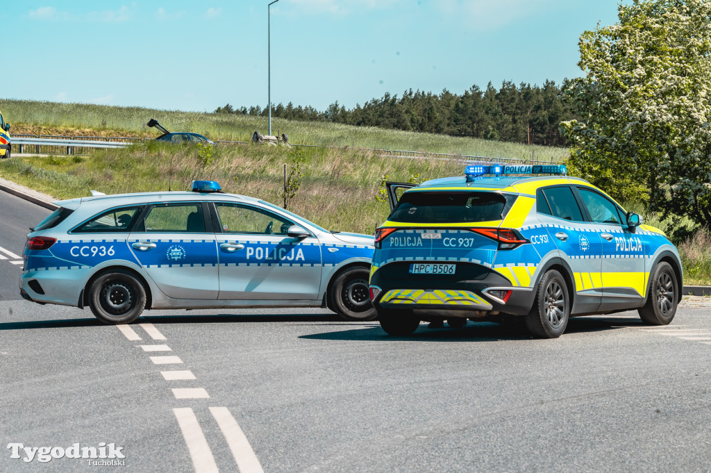 Gorąco na Cegielnianej w Tucholi. Wypadek masowy, dziesiątki strażaków