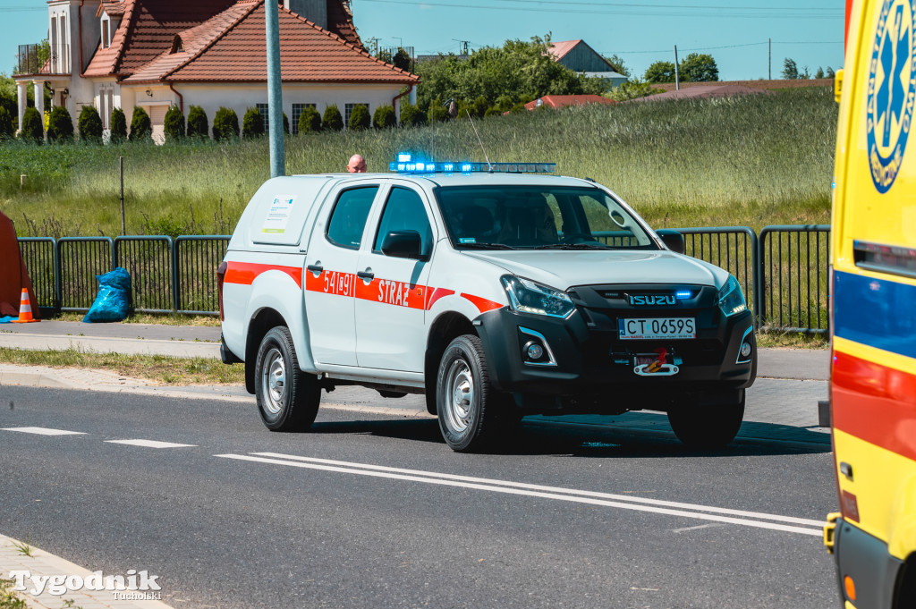 Gorąco na Cegielnianej w Tucholi. Wypadek masowy, dziesiątki strażaków