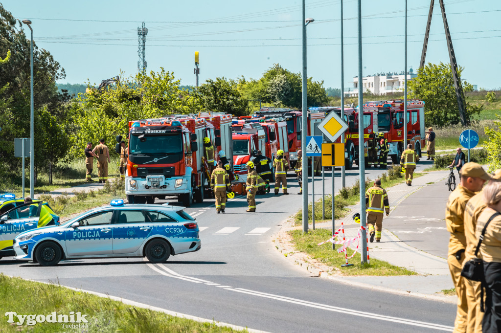 Gorąco na Cegielnianej w Tucholi. Wypadek masowy, dziesiątki strażaków