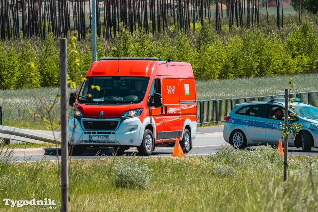 Gorąco na Cegielnianej w Tucholi. Wypadek masowy, dziesiątki strażaków