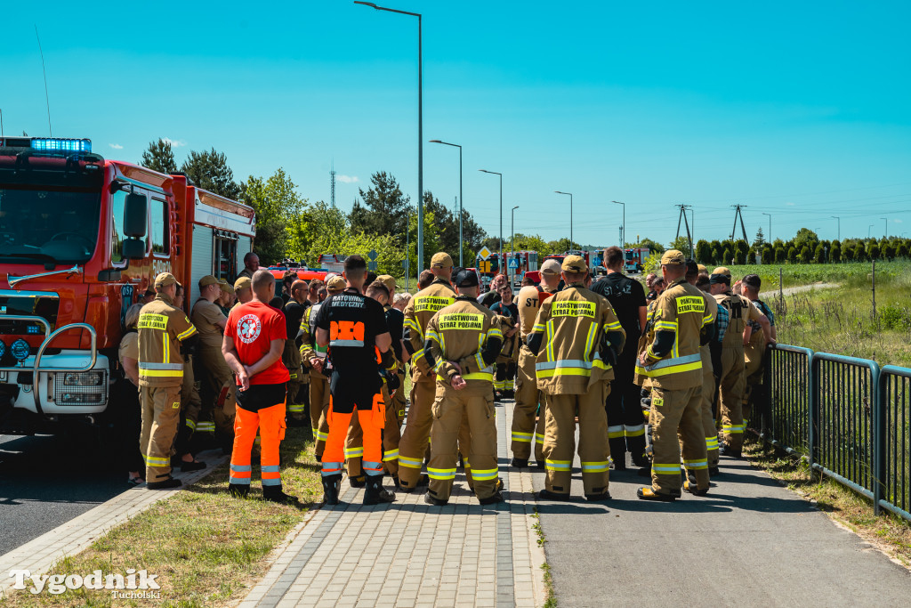 Gorąco na Cegielnianej w Tucholi. Wypadek masowy, dziesiątki strażaków