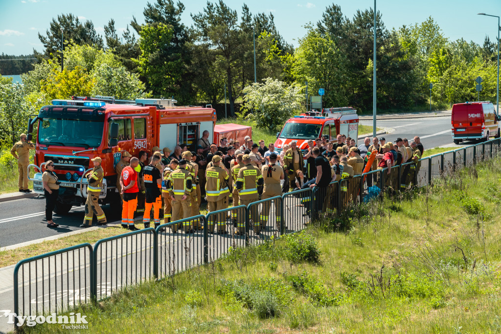 Gorąco na Cegielnianej w Tucholi. Wypadek masowy, dziesiątki strażaków