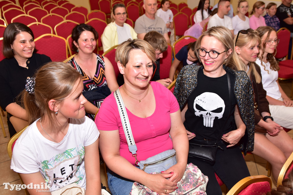 To nie było zwykłe przedstawienie. Grupa teatralna z B-CKiP Gminy Lubiewo wystąpiła z premierowym spektaklem