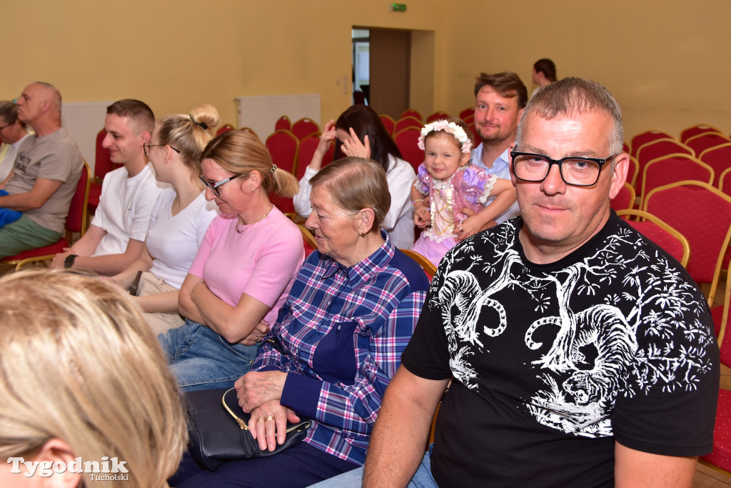 To nie było zwykłe przedstawienie. Grupa teatralna z B-CKiP Gminy Lubiewo wystąpiła z premierowym spektaklem