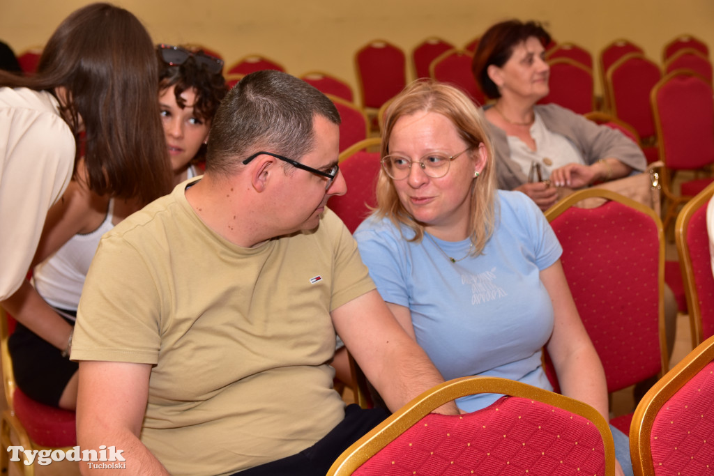 To nie było zwykłe przedstawienie. Grupa teatralna z B-CKiP Gminy Lubiewo wystąpiła z premierowym spektaklem