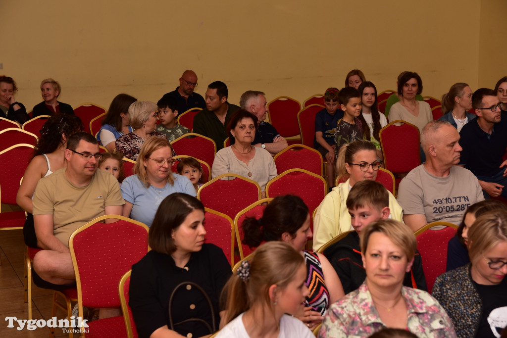 To nie było zwykłe przedstawienie. Grupa teatralna z B-CKiP Gminy Lubiewo wystąpiła z premierowym spektaklem