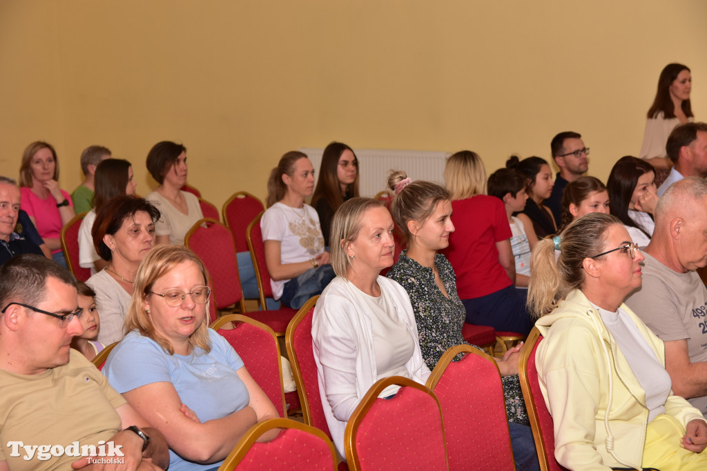 To nie było zwykłe przedstawienie. Grupa teatralna z B-CKiP Gminy Lubiewo wystąpiła z premierowym spektaklem