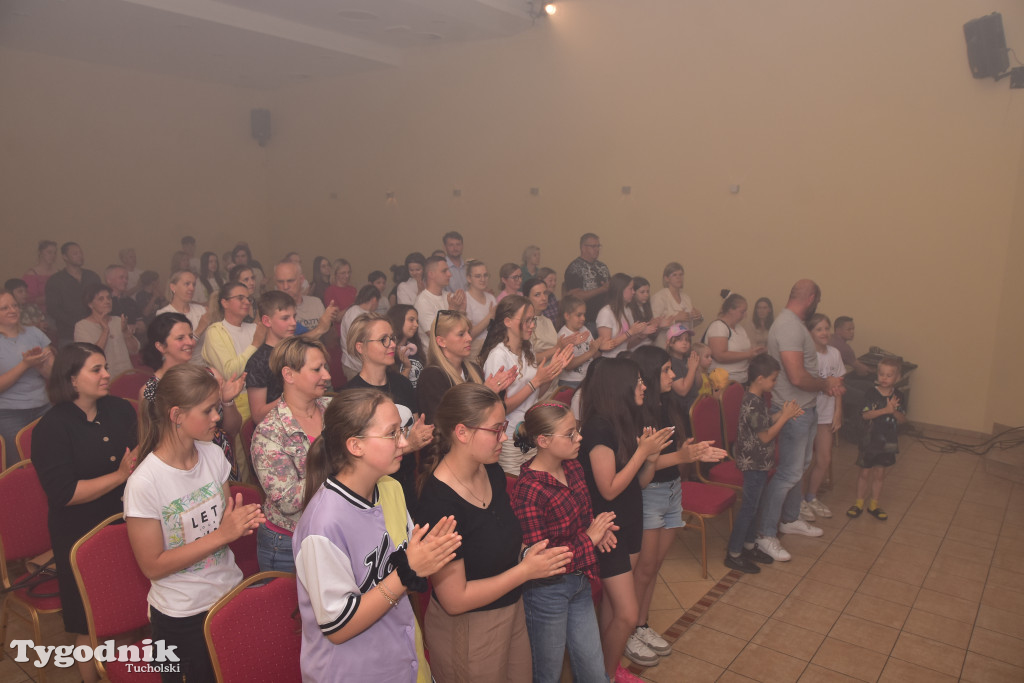 To nie było zwykłe przedstawienie. Grupa teatralna z B-CKiP Gminy Lubiewo wystąpiła z premierowym spektaklem