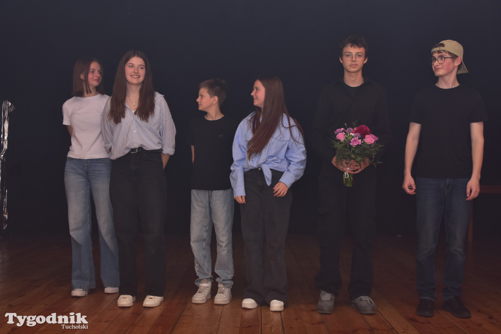To nie było zwykłe przedstawienie. Grupa teatralna z B-CKiP Gminy Lubiewo wystąpiła z premierowym spektaklem