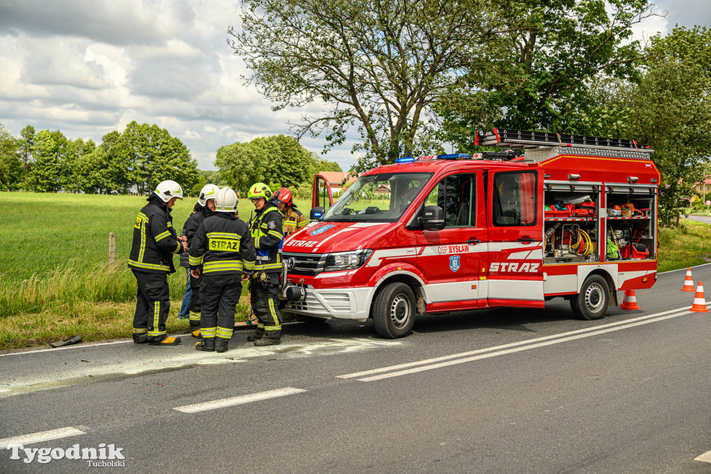 16 czerwca na DW240 w Bysławiu. Zderzenie trzech samochodów ZDJĘCIA, FILM