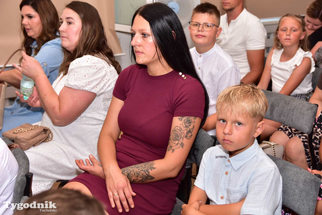 Kiełpin: Wybrzmiał ostatni w historii dzwonek Szkoły Podstawowej im. Leona Wyczółkowskiego...