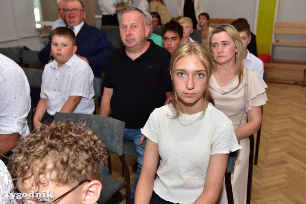 Kiełpin: Wybrzmiał ostatni w historii dzwonek Szkoły Podstawowej im. Leona Wyczółkowskiego...