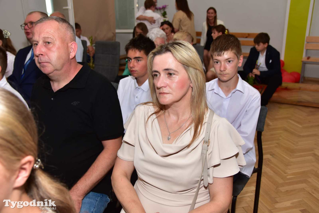 Kiełpin: Wybrzmiał ostatni w historii dzwonek Szkoły Podstawowej im. Leona Wyczółkowskiego...