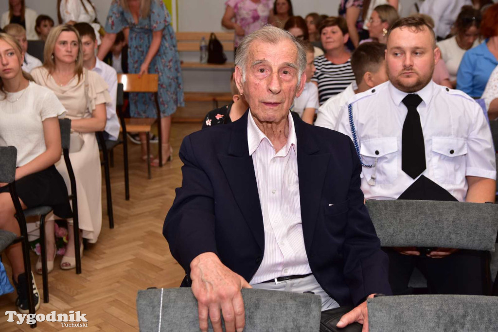 Kiełpin: Wybrzmiał ostatni w historii dzwonek Szkoły Podstawowej im. Leona Wyczółkowskiego...