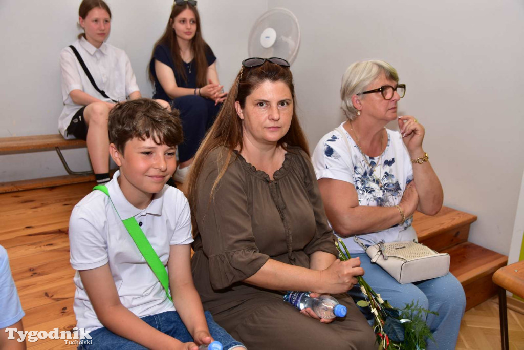 Kiełpin: Wybrzmiał ostatni w historii dzwonek Szkoły Podstawowej im. Leona Wyczółkowskiego...