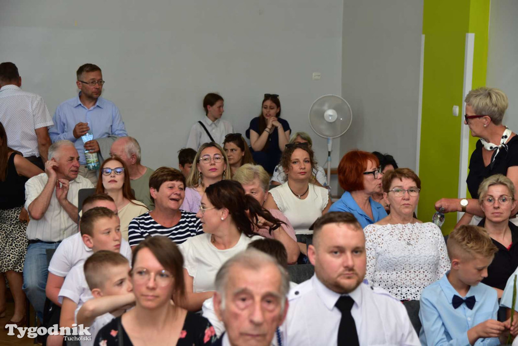 Kiełpin: Wybrzmiał ostatni w historii dzwonek Szkoły Podstawowej im. Leona Wyczółkowskiego...