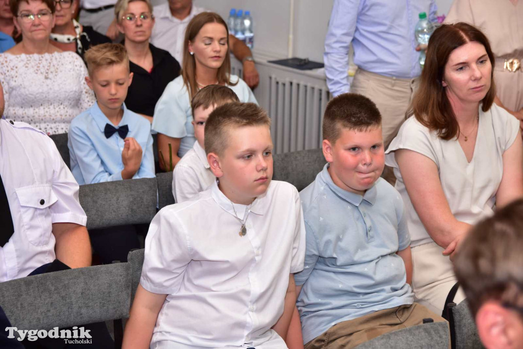 Kiełpin: Wybrzmiał ostatni w historii dzwonek Szkoły Podstawowej im. Leona Wyczółkowskiego...