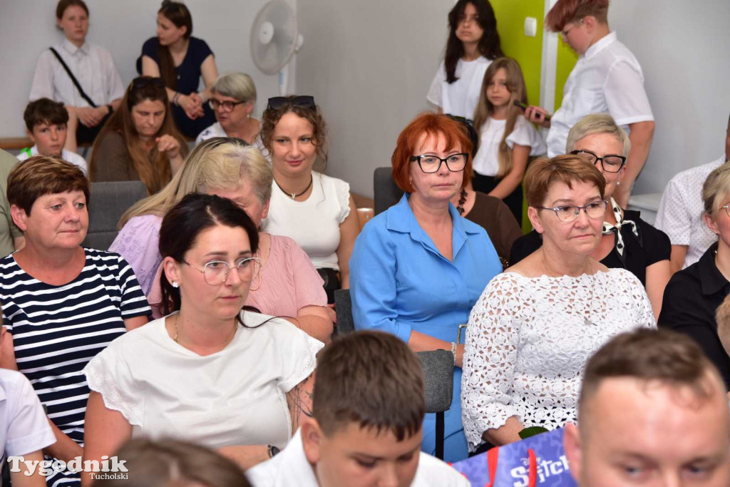 Kiełpin: Wybrzmiał ostatni w historii dzwonek Szkoły Podstawowej im. Leona Wyczółkowskiego...