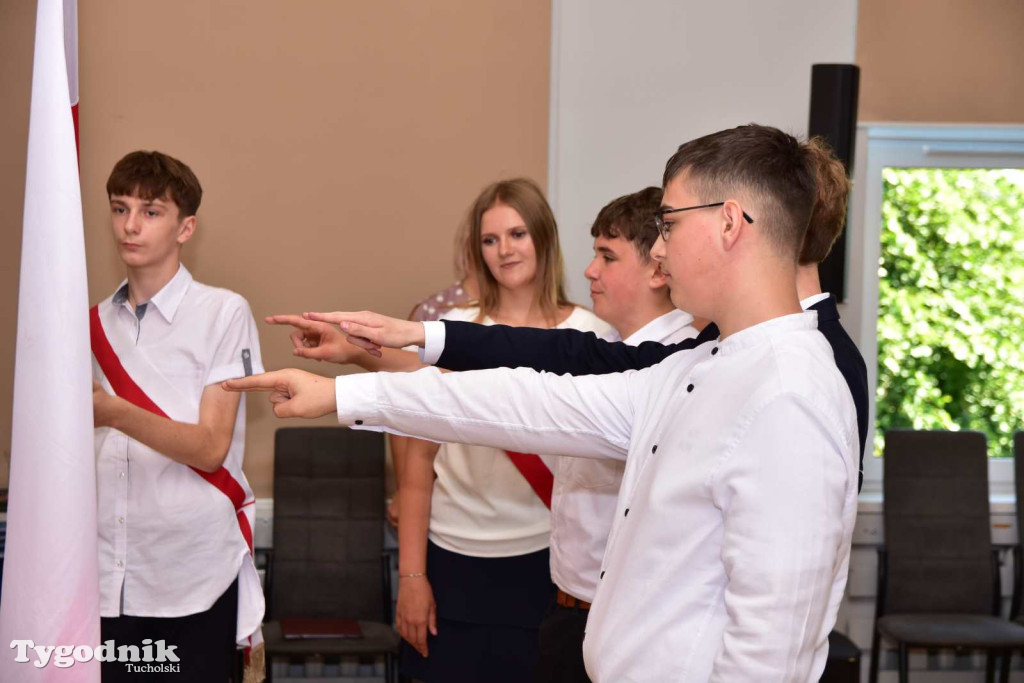 Kiełpin: Wybrzmiał ostatni w historii dzwonek Szkoły Podstawowej im. Leona Wyczółkowskiego...