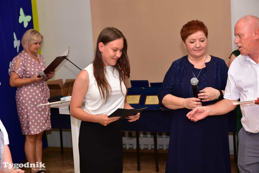 Kiełpin: Wybrzmiał ostatni w historii dzwonek Szkoły Podstawowej im. Leona Wyczółkowskiego...