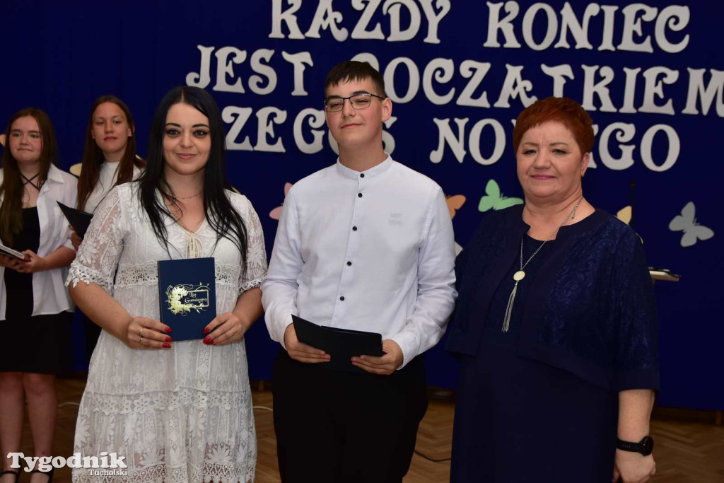 Kiełpin: Wybrzmiał ostatni w historii dzwonek Szkoły Podstawowej im. Leona Wyczółkowskiego...