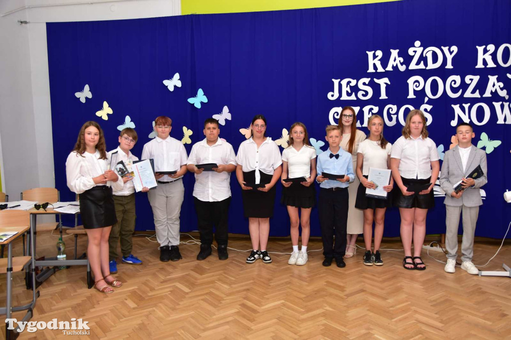 Kiełpin: Wybrzmiał ostatni w historii dzwonek Szkoły Podstawowej im. Leona Wyczółkowskiego...