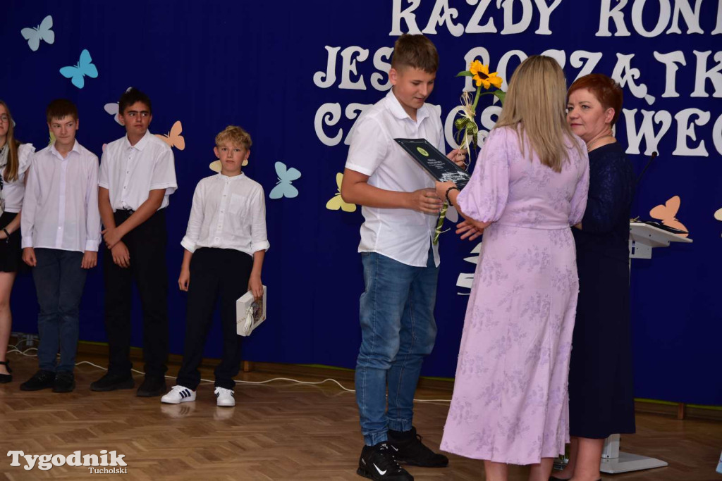 Kiełpin: Wybrzmiał ostatni w historii dzwonek Szkoły Podstawowej im. Leona Wyczółkowskiego...