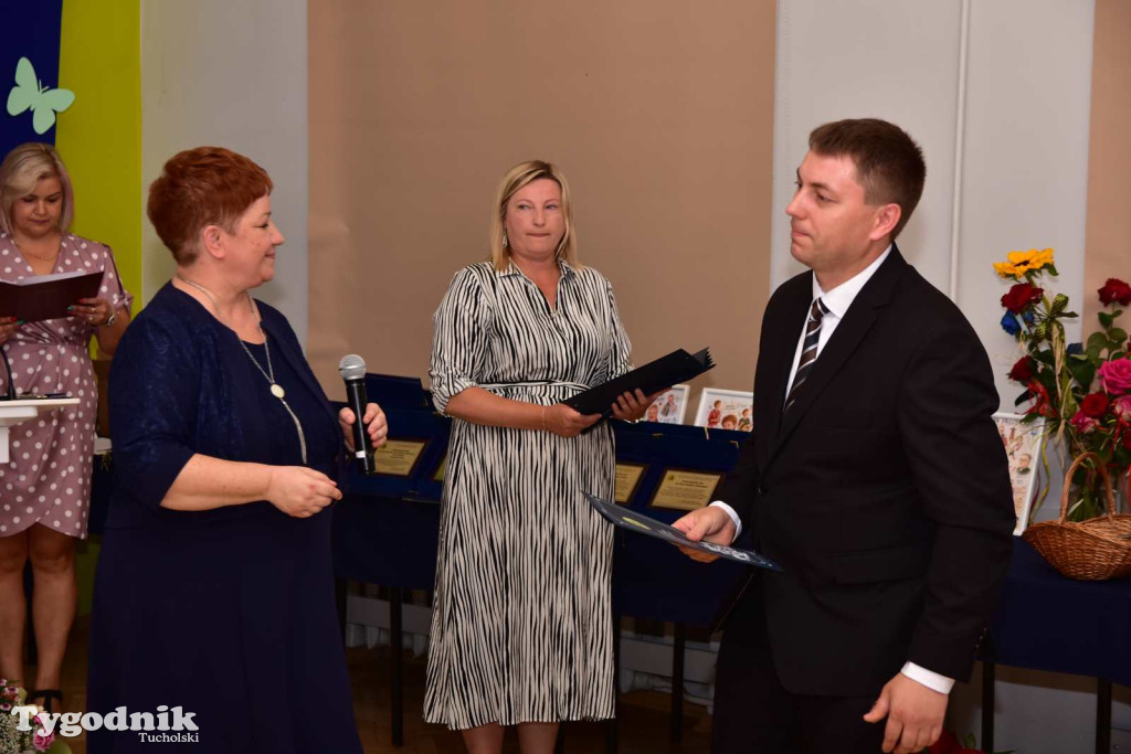 Kiełpin: Wybrzmiał ostatni w historii dzwonek Szkoły Podstawowej im. Leona Wyczółkowskiego...