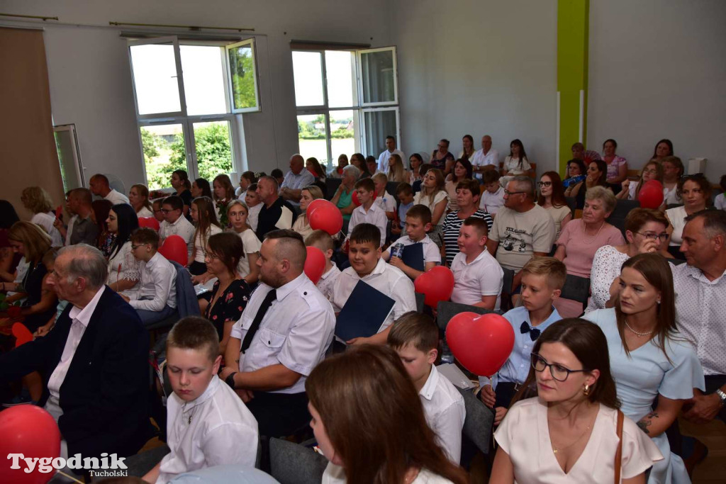 Kiełpin: Wybrzmiał ostatni w historii dzwonek Szkoły Podstawowej im. Leona Wyczółkowskiego...