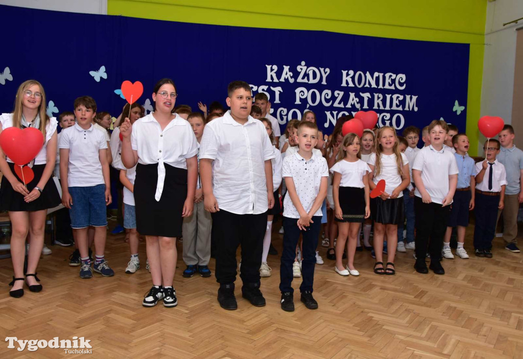 Kiełpin: Wybrzmiał ostatni w historii dzwonek Szkoły Podstawowej im. Leona Wyczółkowskiego...