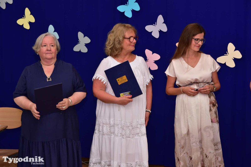 Kiełpin: Wybrzmiał ostatni w historii dzwonek Szkoły Podstawowej im. Leona Wyczółkowskiego...