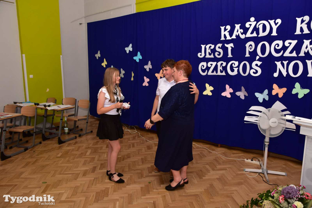 Kiełpin: Wybrzmiał ostatni w historii dzwonek Szkoły Podstawowej im. Leona Wyczółkowskiego...