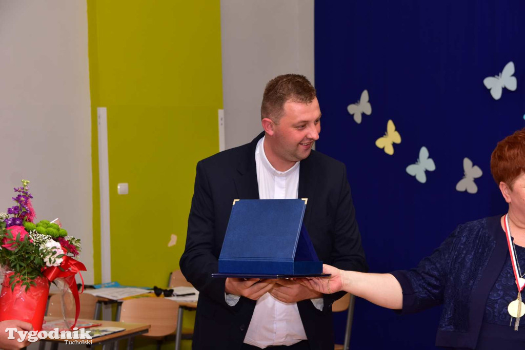 Kiełpin: Wybrzmiał ostatni w historii dzwonek Szkoły Podstawowej im. Leona Wyczółkowskiego...