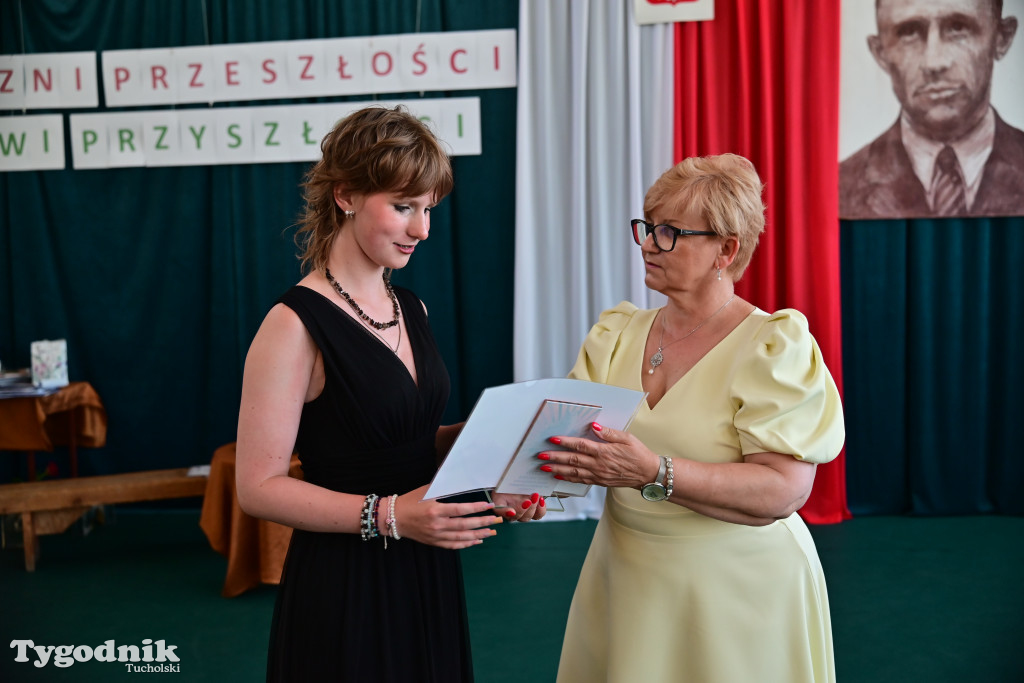 Stobno: ostatni dzwonek i ostatnie zakończenie roku