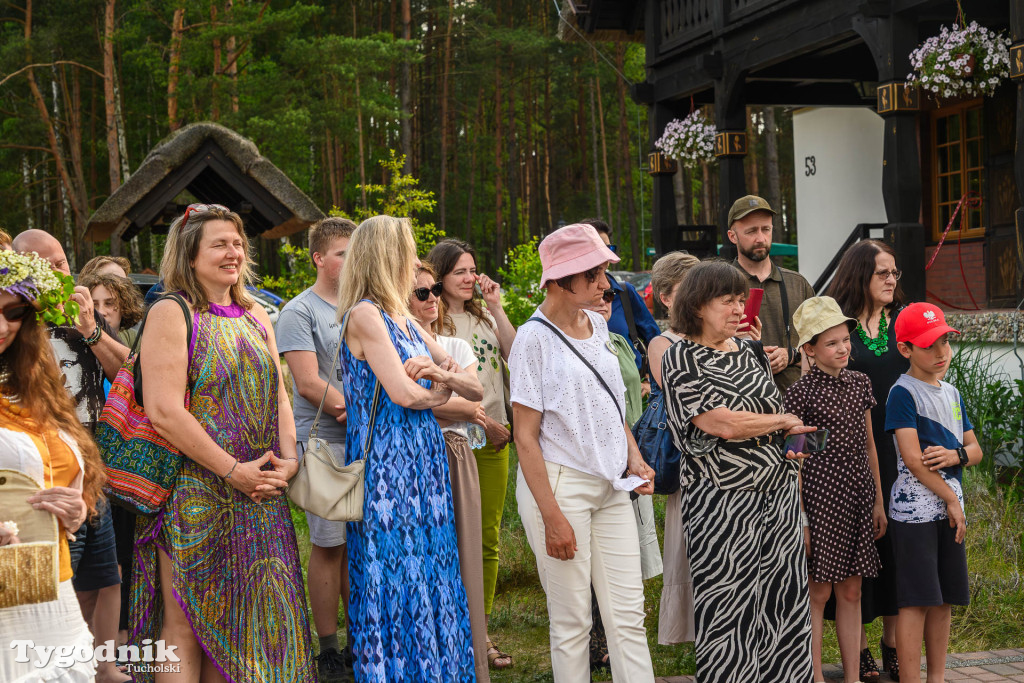 Południk, wianki i śpiew. Magia Krzywogońca