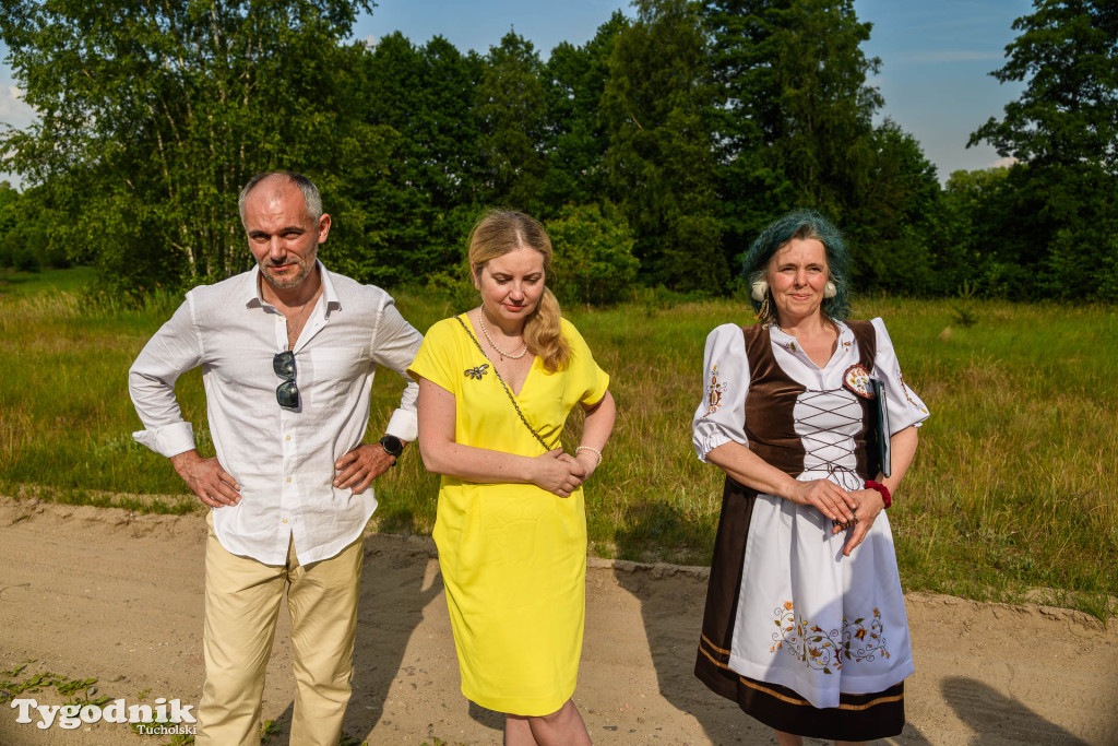 Południk, wianki i śpiew. Magia Krzywogońca