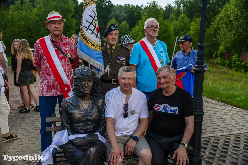 Południk, wianki i śpiew. Magia Krzywogońca