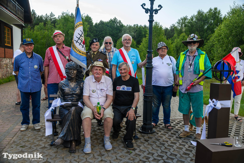 Południk, wianki i śpiew. Magia Krzywogońca