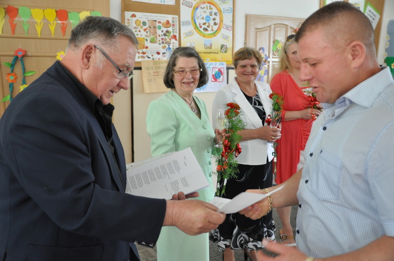 Po 30 latach usłyszeli ten sam szkolny dzwonek  ZDJĘCIA