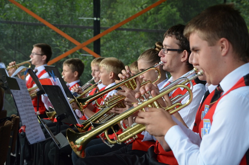 Siłę orkiestr poczuliśmy pod klasztorem